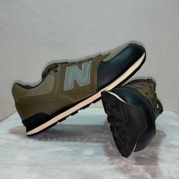 New Balance 574 Army Green Sea Moss Black Leather women’s size 7/ euro 37.5 RARE - Picture 1 of 9